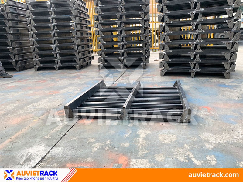 Pallet sắt khung đế chứa hàng cho kho lạnh